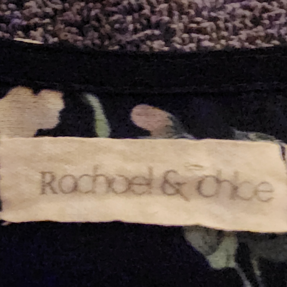#084 Rachael & Chloe - Picture 2 of 4